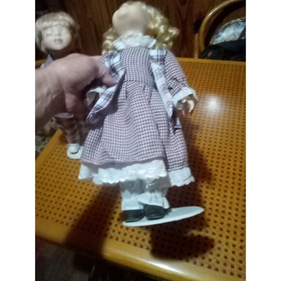 Vtg Cathay Collection Porcelain Boy & Girl Dolls Kissing W/ Stands Maroon Plaid - Picture 10 of 14